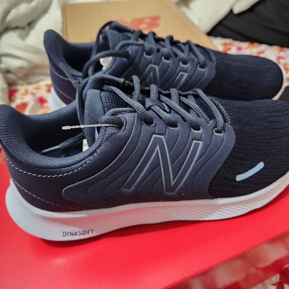 New balance size 8 NWT